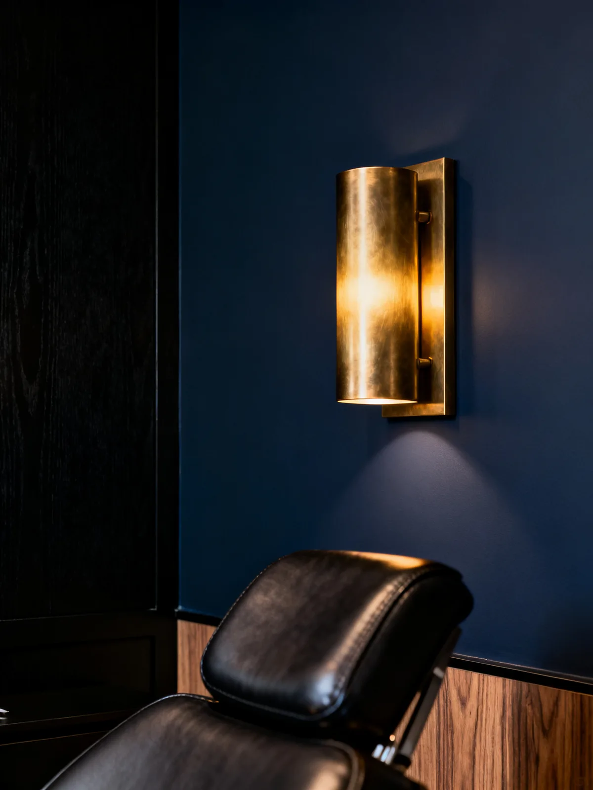 A Menhancements treatment room, finished in navy and bronze.